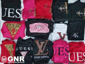 Apreensão de vestuário contrafeitos no Fundão