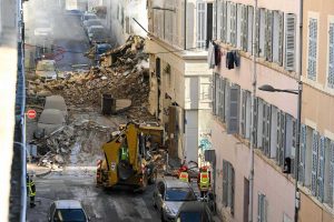 Pelo menos dois mortos nos escombros de edifício em Marselha