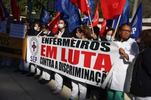 Enfermeiros voltam à greve