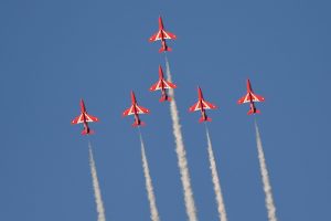 Além de F-16 portugueses, o evento conta também com os "Red Arrows" ("Setas Vermelhas"), uma esquadrilha acrobática da Royal Air Force, do Reino Unido.