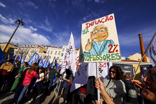 Professores anunciaram 10 vezes mais greves que os médicos e enfermeiros