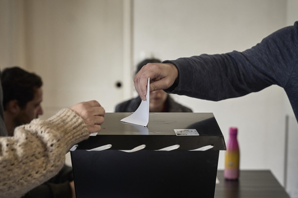 1890903 Urnas abertas até às 19h. Siga aqui o dia eleitoral