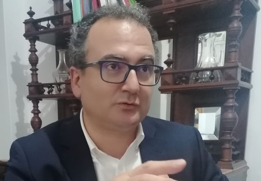 Estabelecer diálogos e criar convergências, para criar uma alternativa política credível