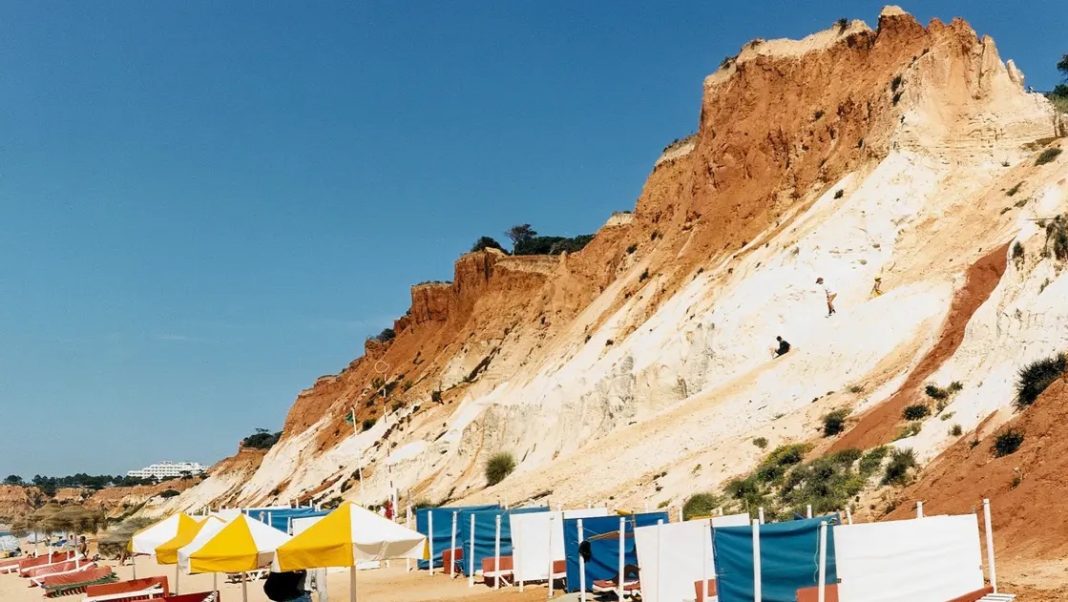 ALGARVE: Predomínio de Jovens Brasileiros no Turismo Algarvio Realça Importância Cultural e Socioeconómica da Imigração