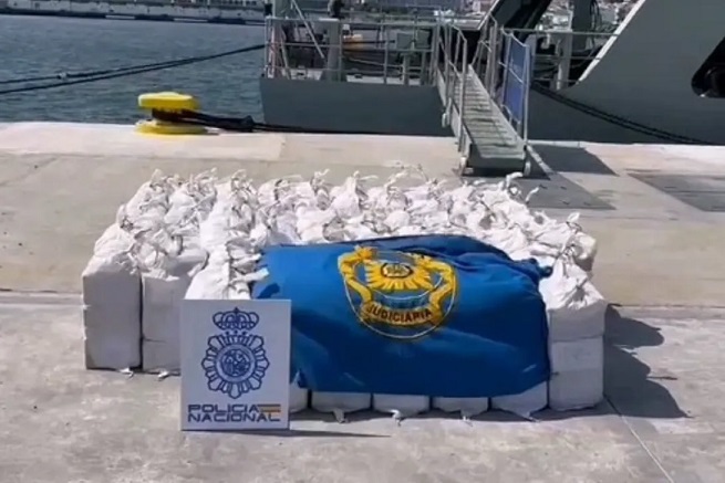PJ e marinha apreendem 1,6 toneladas de cocaína