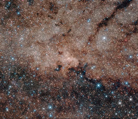 Estrelas “imortais” podem viver para sempre alimentadas por matéria escura, revela estudo