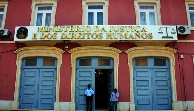 IMG-20250611-WA0009 Governo angolano retalha grevistas com demissões e desconto salarial por reivindicarem melhores condições