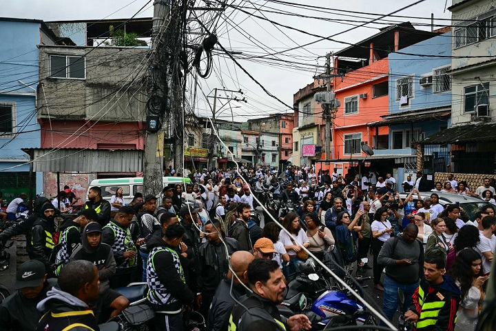 Moradores das favelas do Rio de Janeiro protestam contra “massacre policial”