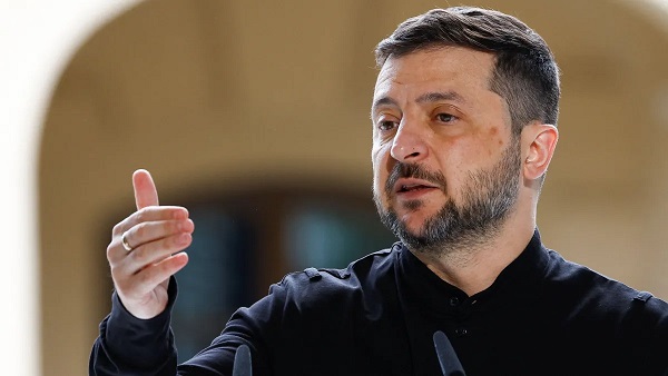 Em reunião com Zelensky, Trump afirma que Putin quer encerrar a guerra, mas admite desconfiança